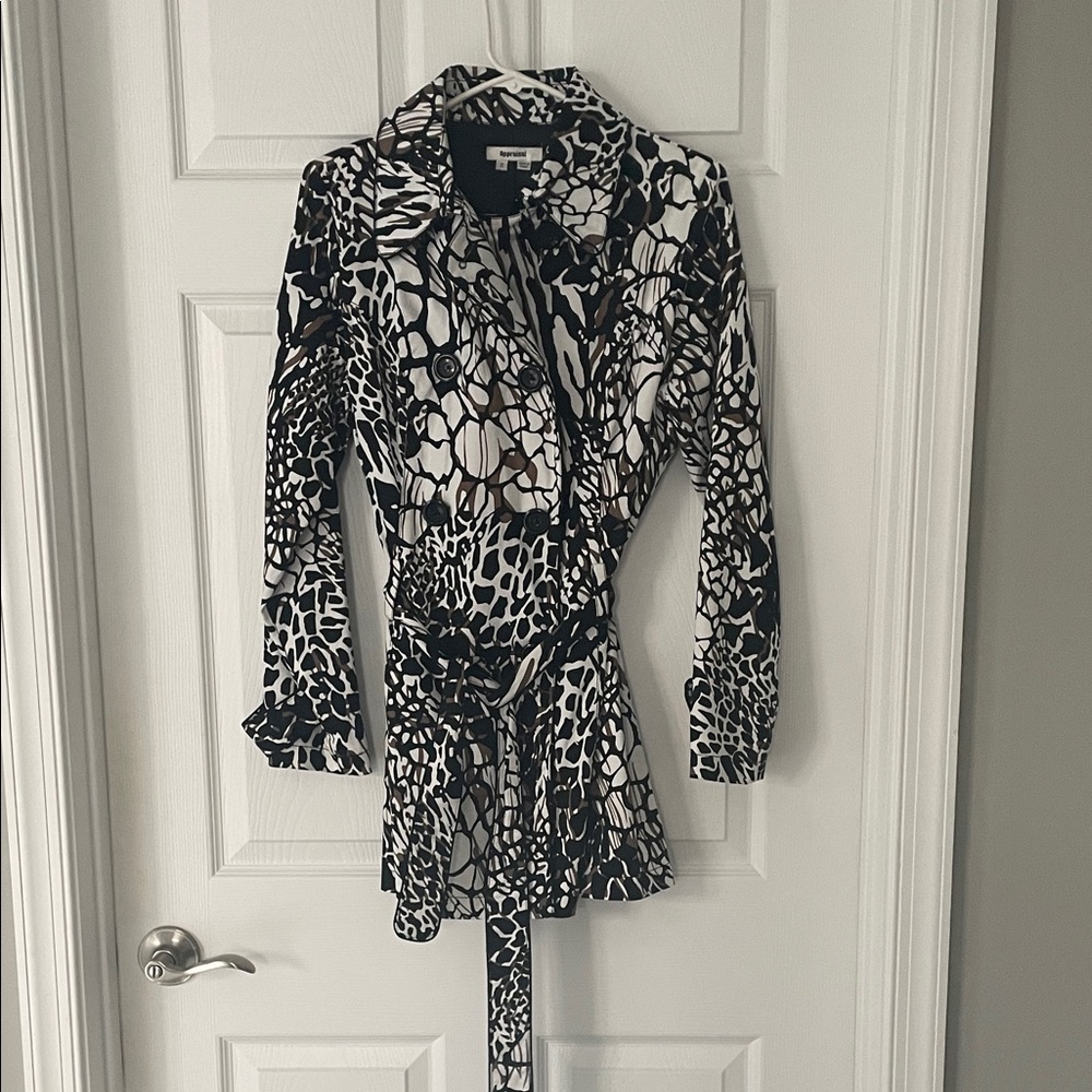 Chic Black and White Patterned Jacket